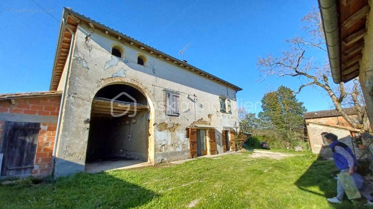 Maison à MONCLAR-DE-QUERCY