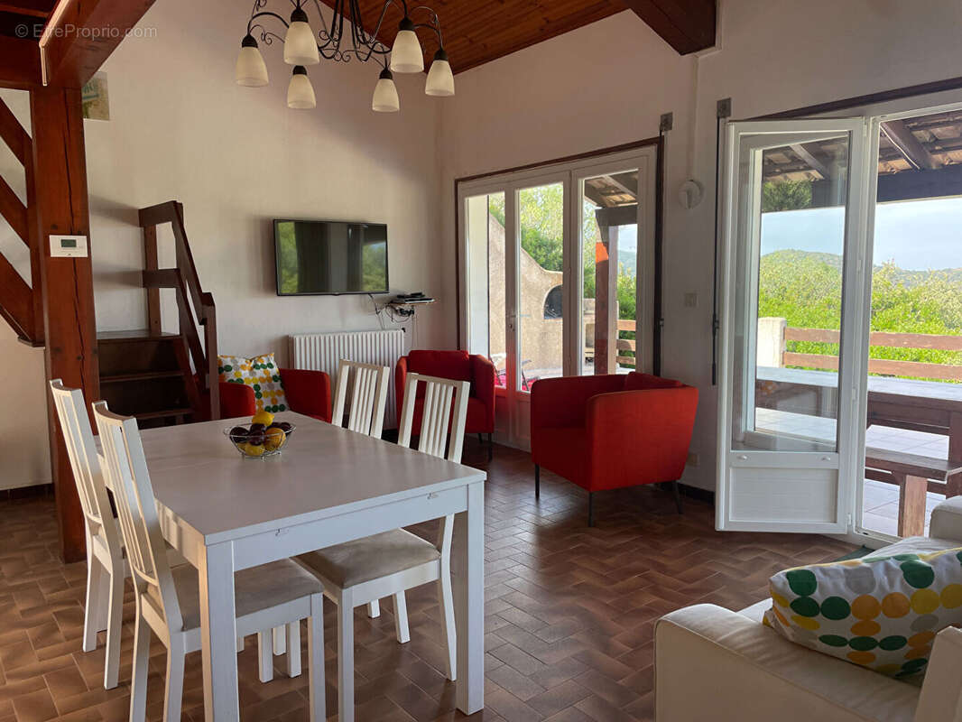 À vendre - Maison avec vue panoramique sur la mer, à proximité immédiate de la plage - photo 7