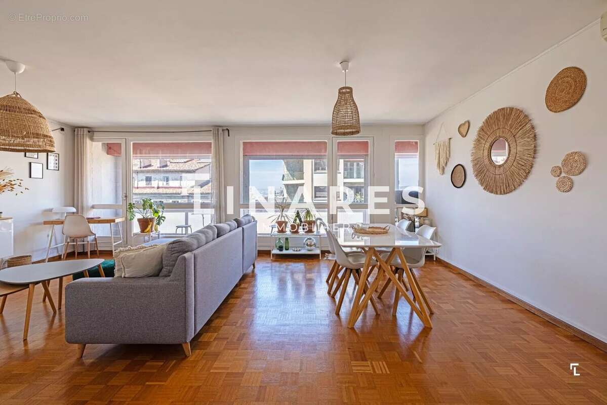 LE SEPTIÈME CIEL - Appartement T3 de 80m² - Deux balcons - Vue dégagée & aperçu mer - 13007 - photo 8