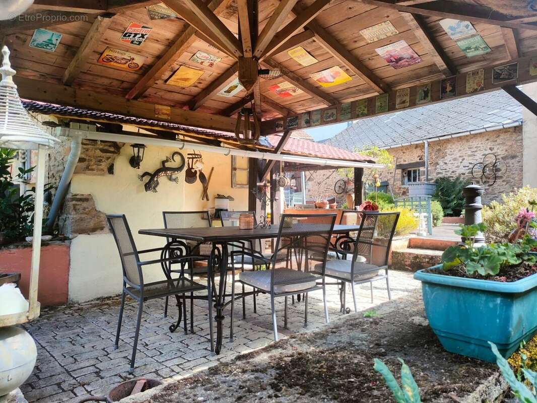 Maison à ORADOUR-SUR-VAYRES