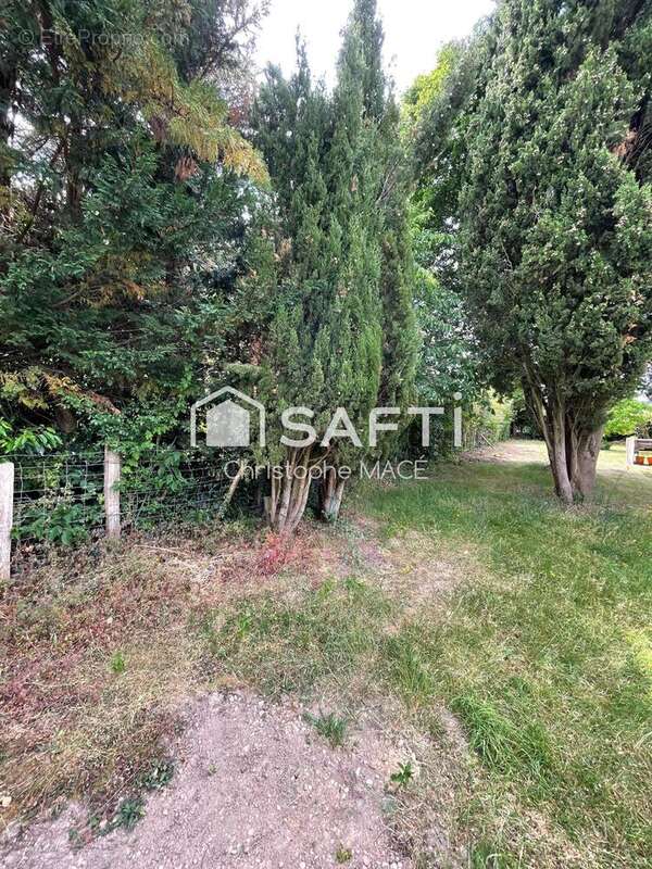 Photo 3 - Terrain à LAVAL