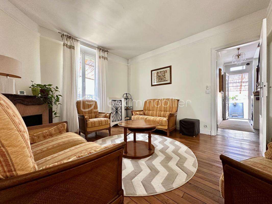 Maison en pierre 114 m² - dépendance de 100 m² louée – Revenu locatif - Centre ville - photo 6