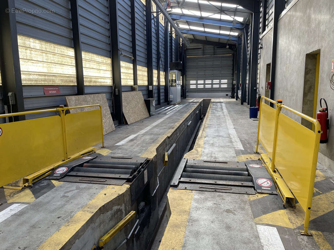 Commerce à CREUZIER-LE-VIEUX