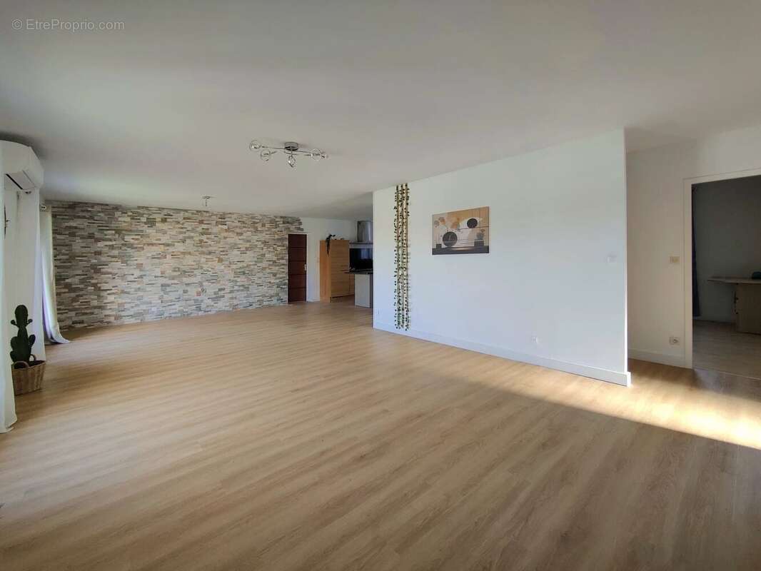 Maison à AYGUEMORTE-LES-GRAVES