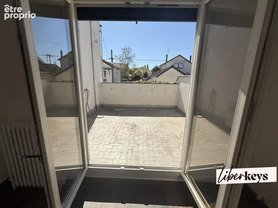 Maison familiale 223 m² avec jardin, terrasses, dépendance et garage – Villemomble - photo 4