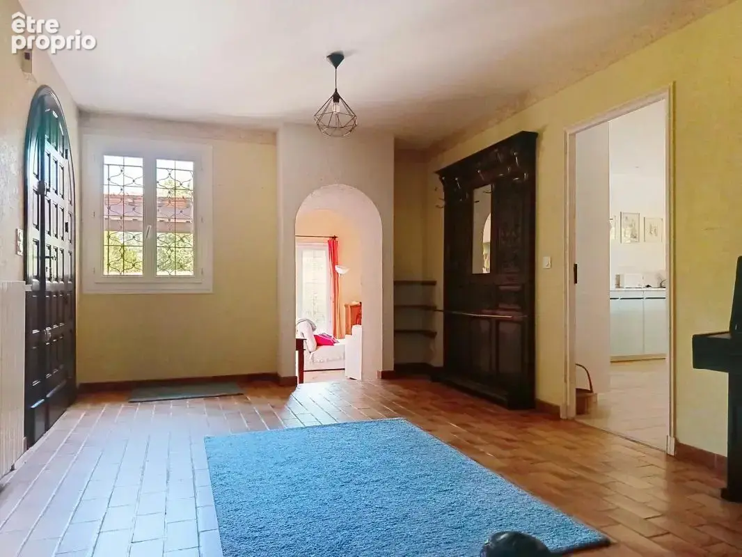 Grande maison familiale avec piscine et dépendance - photo 4