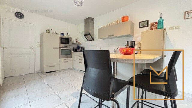 Maison à BREVILLE-LES-MONTS