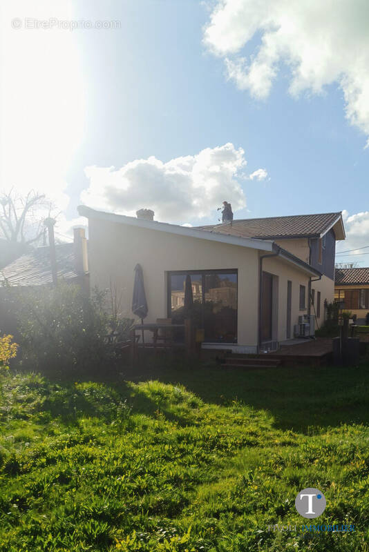 Maison à SAINT-JULIEN-BEYCHEVELLE