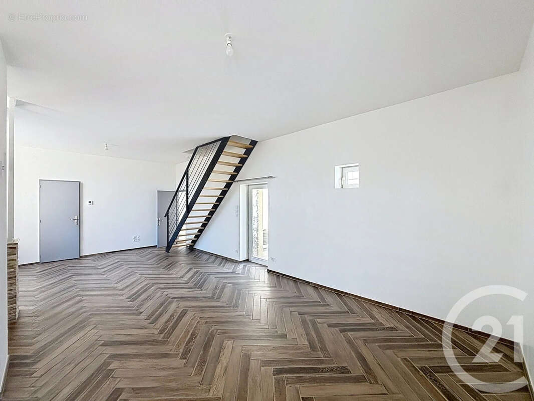 Maison 93 m² à Ruelle-Sur-Touvre  - photo 2