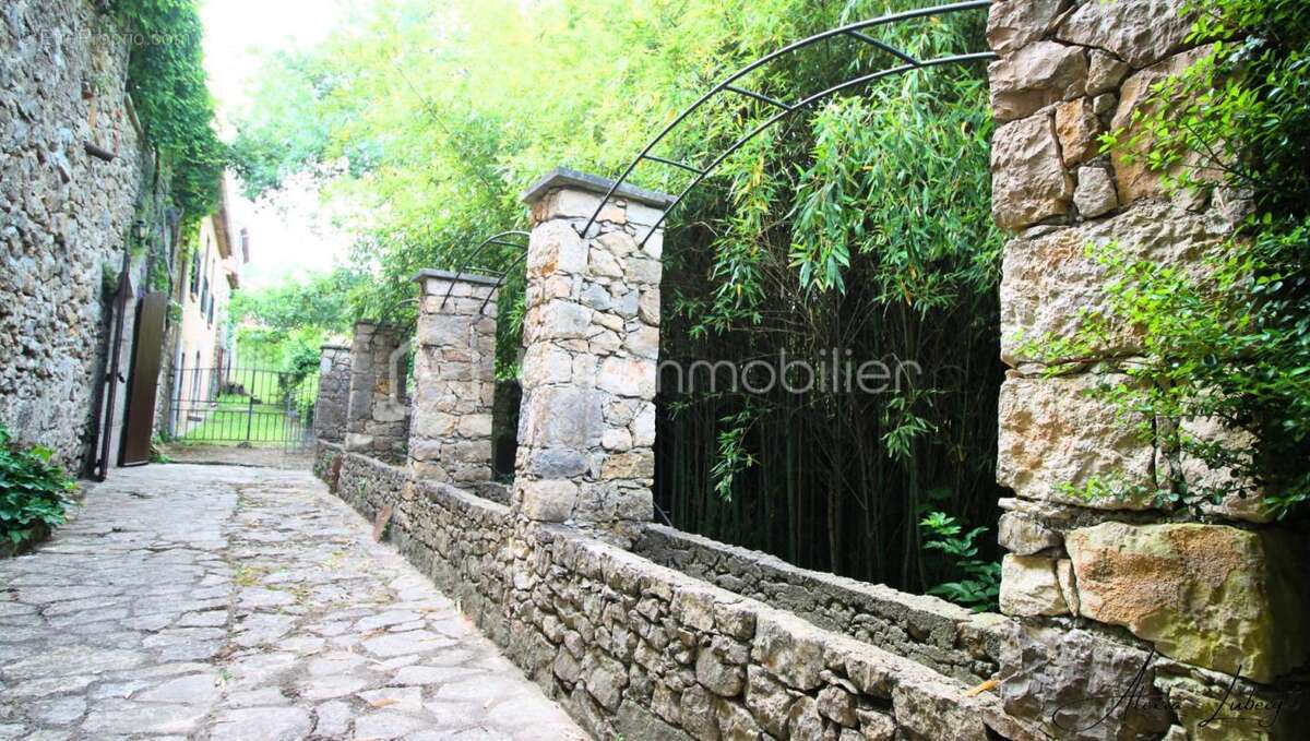 Maison à ENTRECASTEAUX