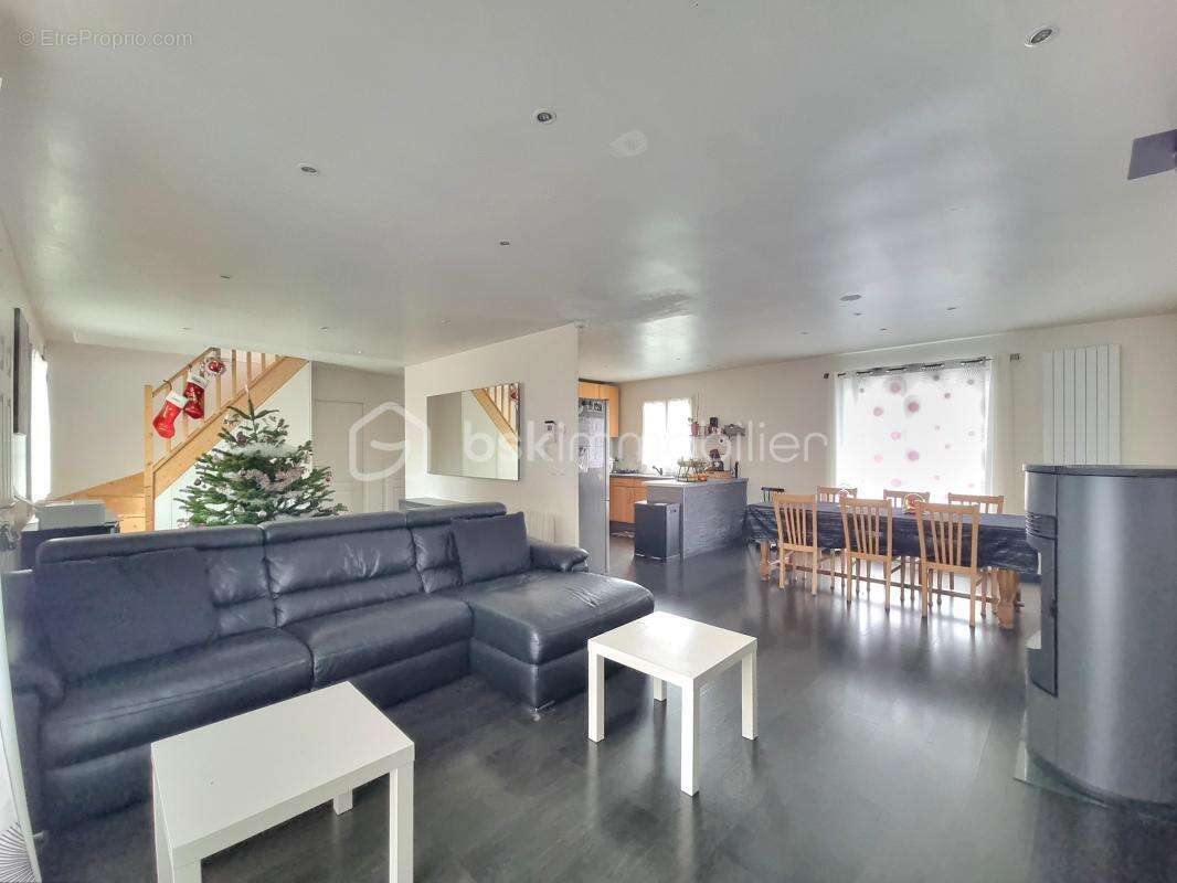 Maison à MONTIGNY-LENCOUP