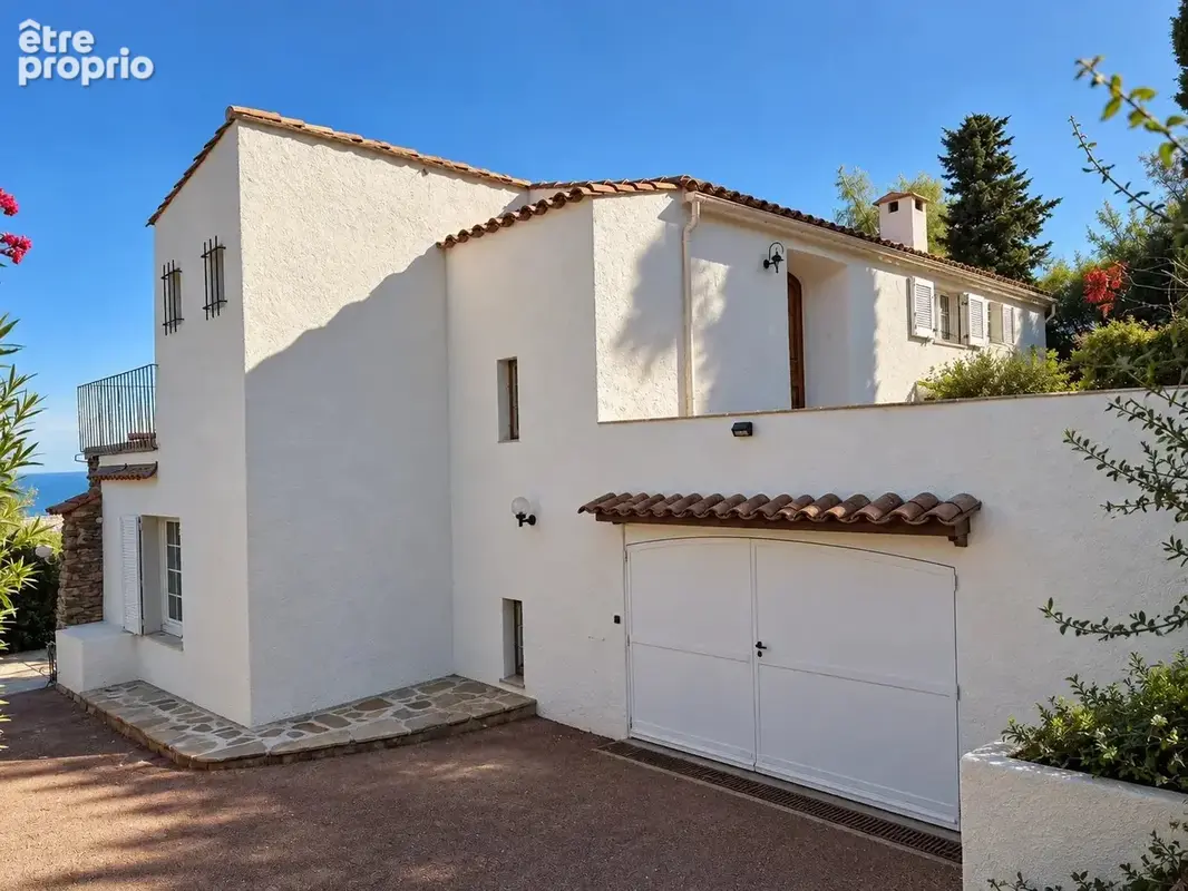 Villa avec vue mer et piscine à débordement à Cavalaire-sur-Mer - photo 5