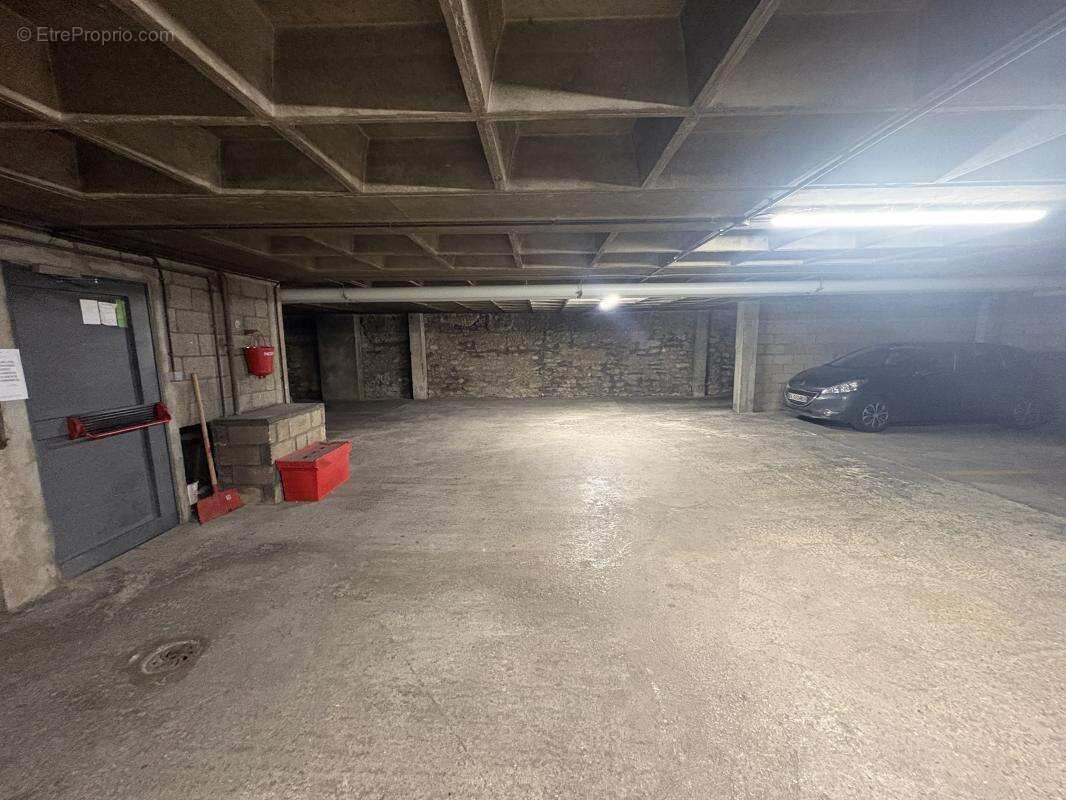 Parking à PARIS-15E