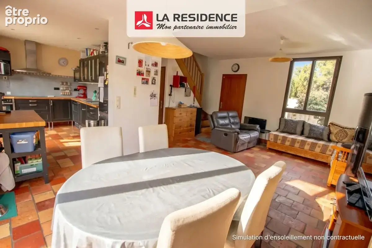 Photo Maison à Le Mesnil-Saint-Denis au prix de 479 000€