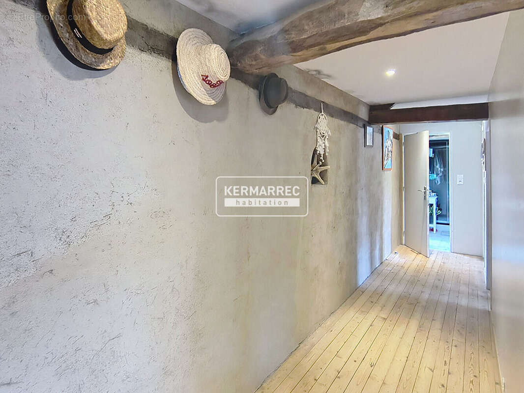Maison à MONTREUIL-LE-GAST