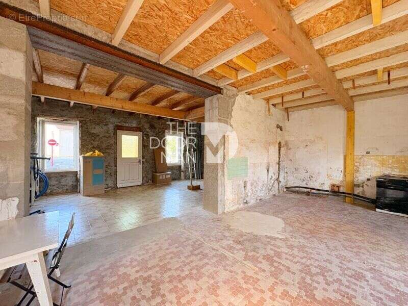 Maison à SAINT-HILAIRE-DE-CHALEONS