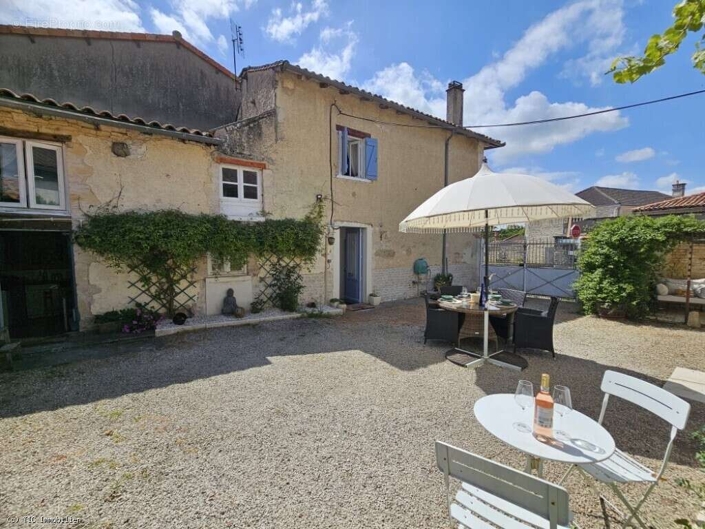 Maison à VILLEFAGNAN