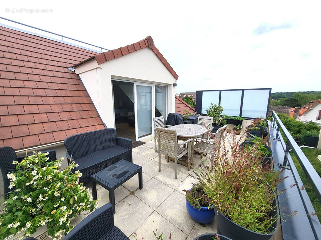 Appartement à LES CLAYES-SOUS-BOIS