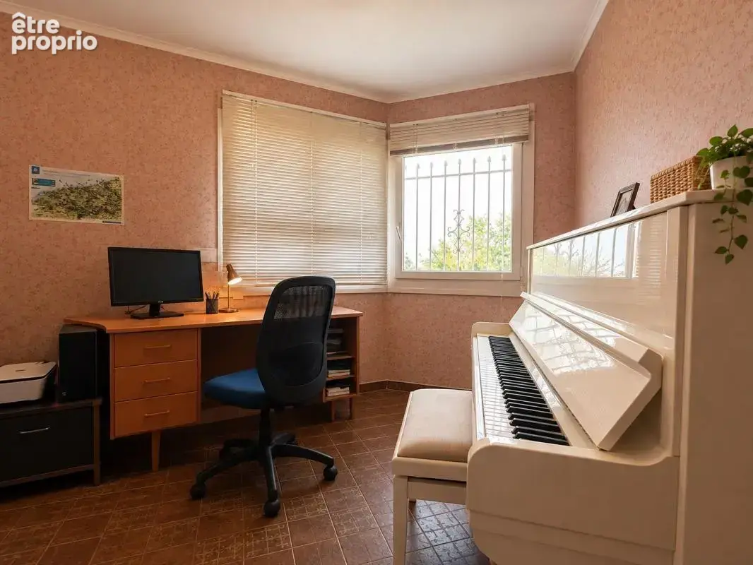 Maison T6 - secteur du Barry - photo 6
