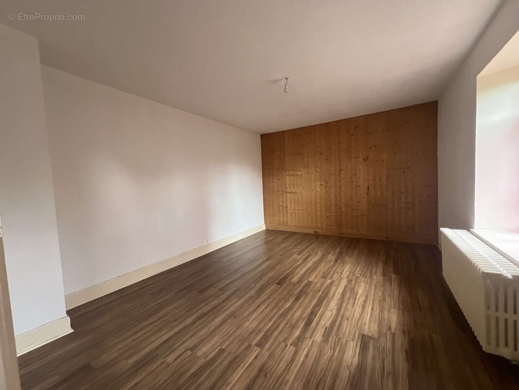 Appartement à RADDON-ET-CHAPENDU