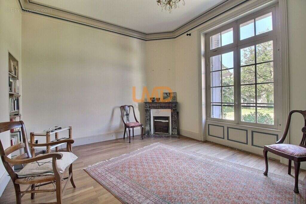 Maison à SALIGNAC-SUR-CHARENTE