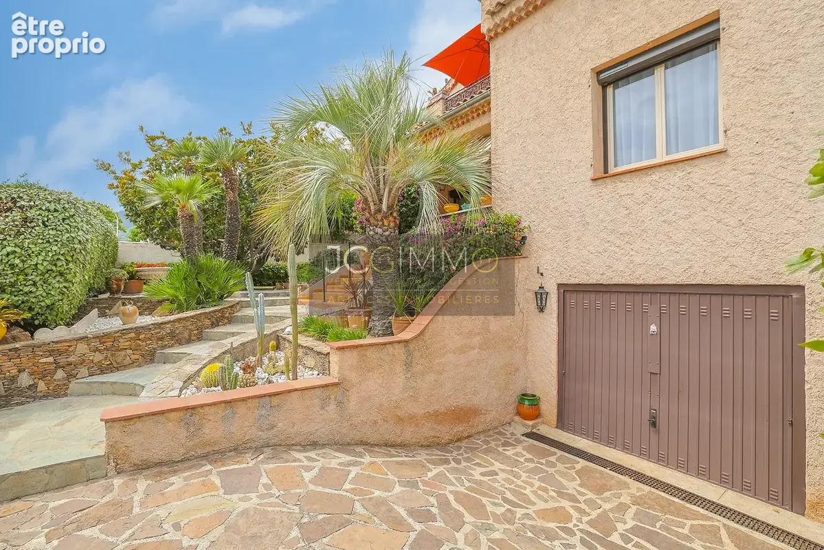 Villa de 318m2 avec deux logements indépendants et fort potentiel ! - photo 9
