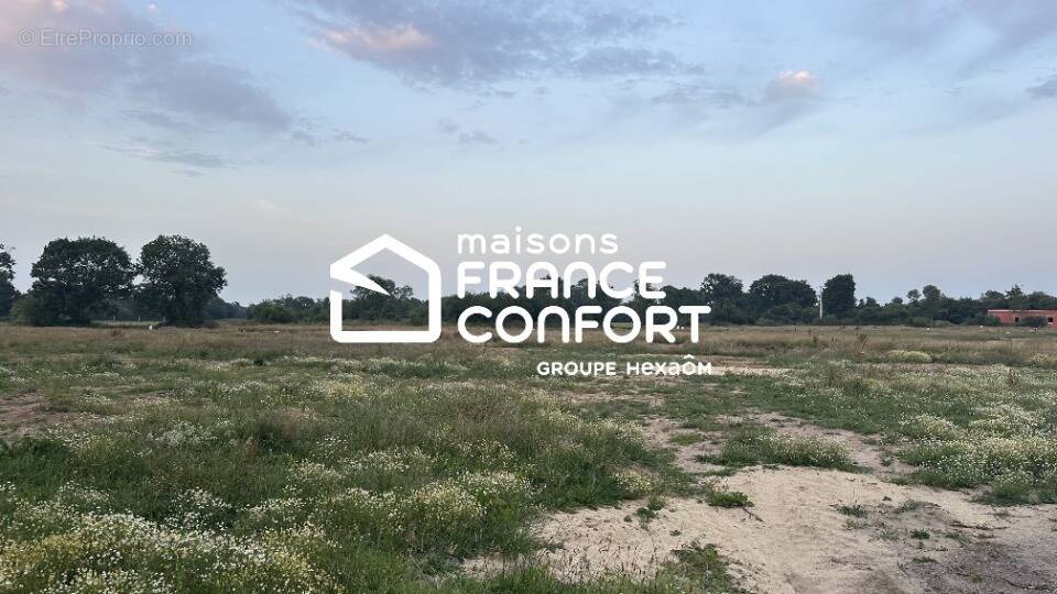 Photo Terrain à Meautis au prix de 28 875€
