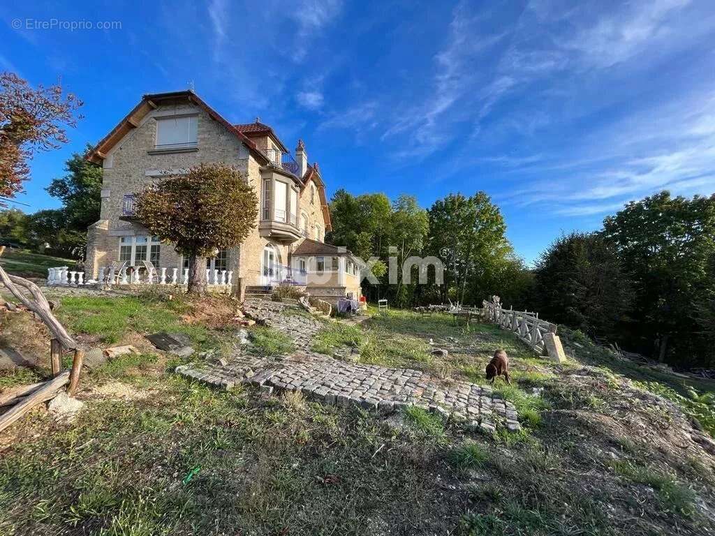 Maison à AVALLON
