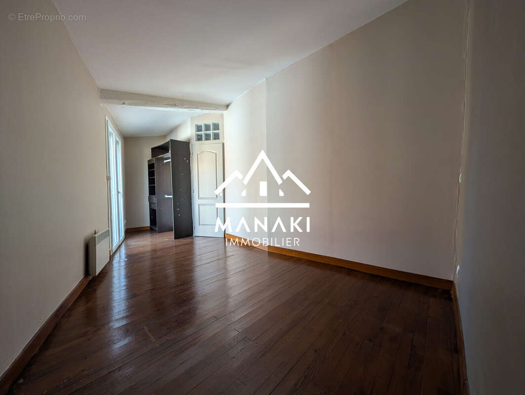 Chambre 2 de 12.16 m² en R+2 - Maison à LE SOLER