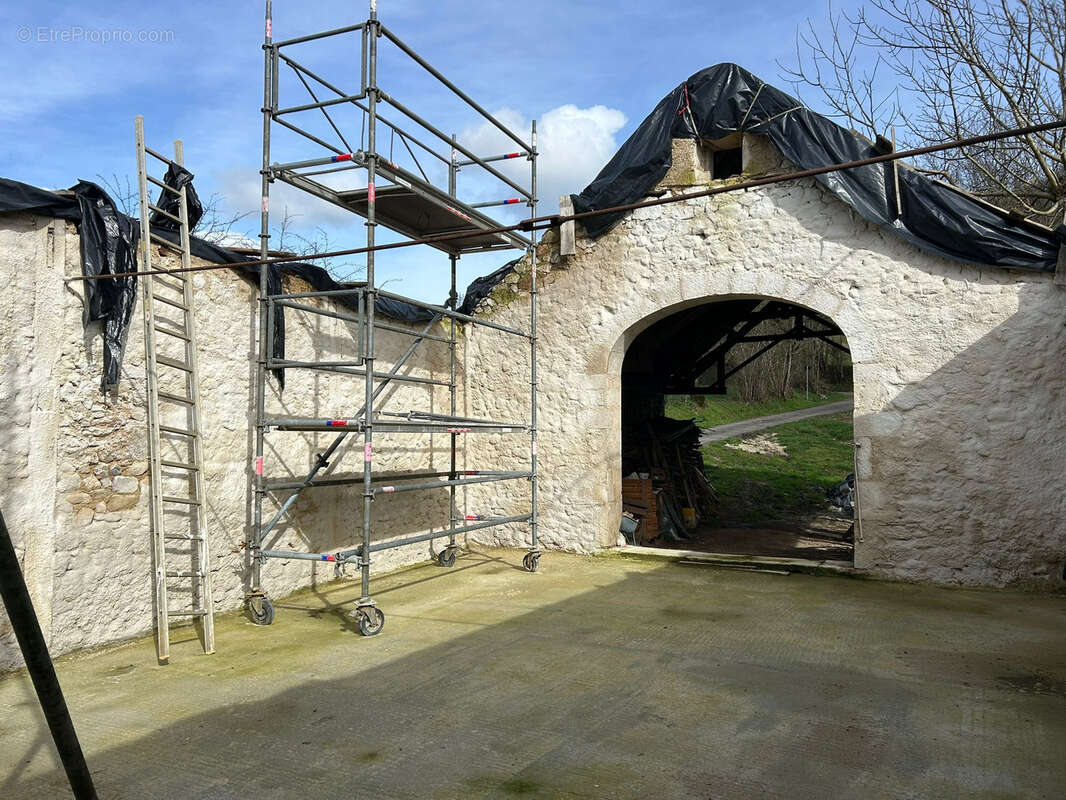 Maison à SALLES-COURBATIES