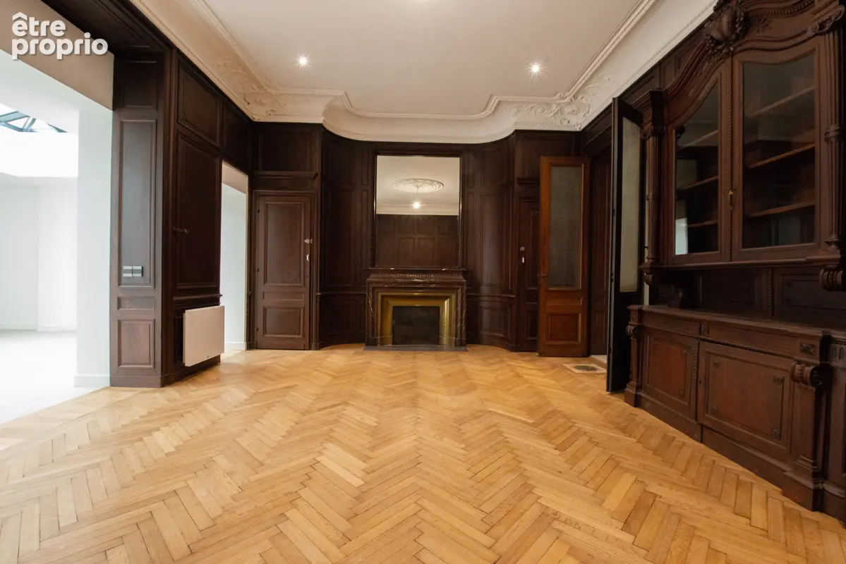 ARCHITECTURE BORDELAISE VALORISÉE- 1900 - Appartement de prestige restauré avec jardin et dépendance - photo 5