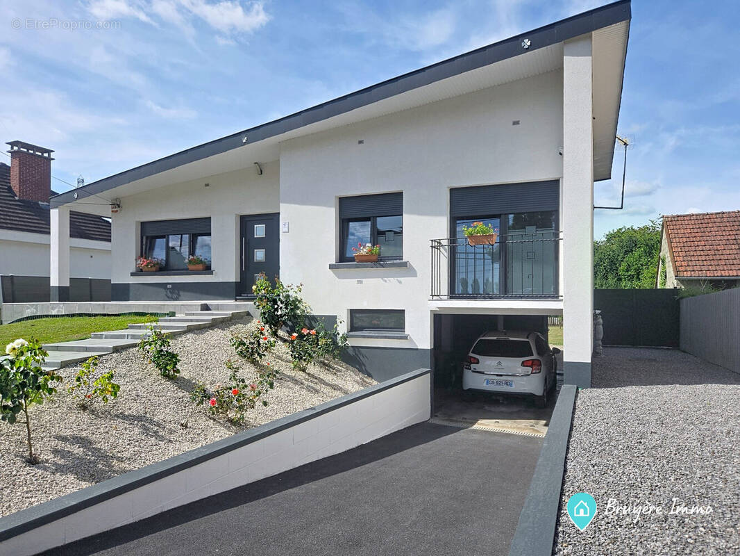 Maison à NEUF-MESNIL