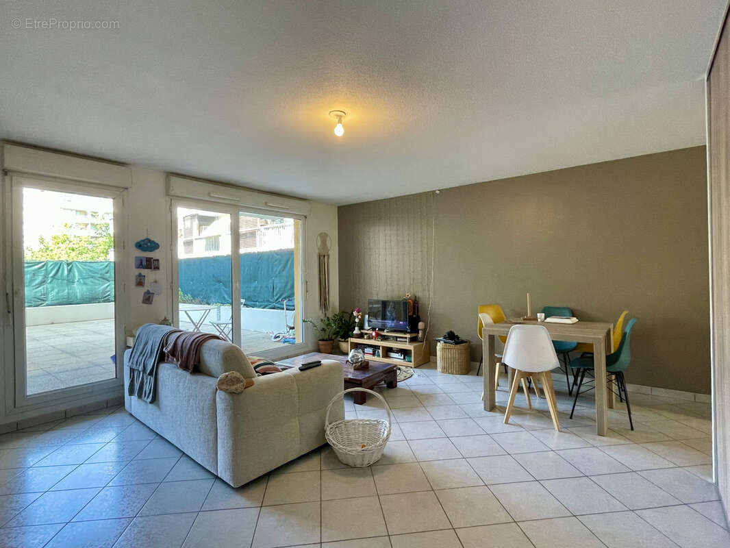 Chambéry ( Quartier des pompiers )   appartement T2 de 55 m2 avec grande terrasse de 41 m2 et cave - photo 3