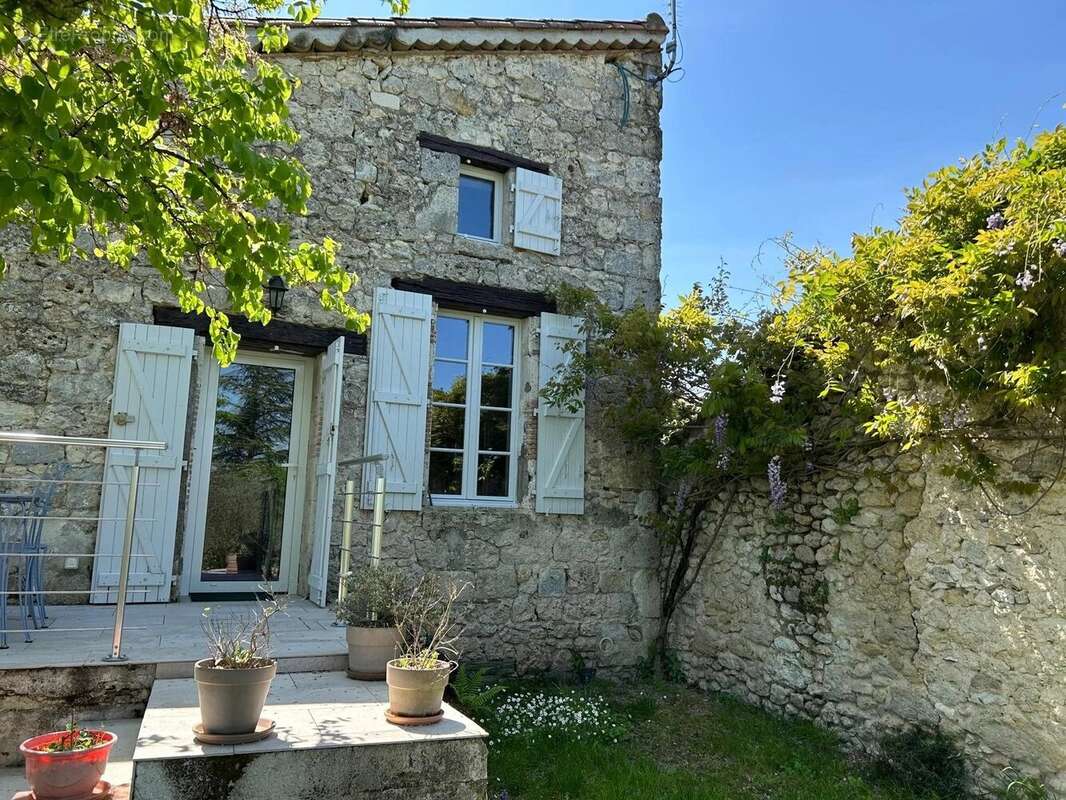 Maison à BEAUVILLE