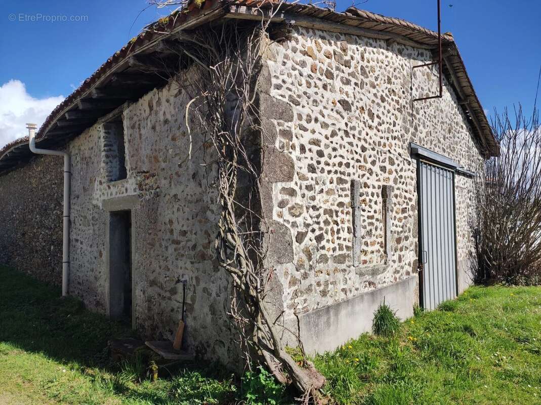 Maison à PIEGUT-PLUVIERS