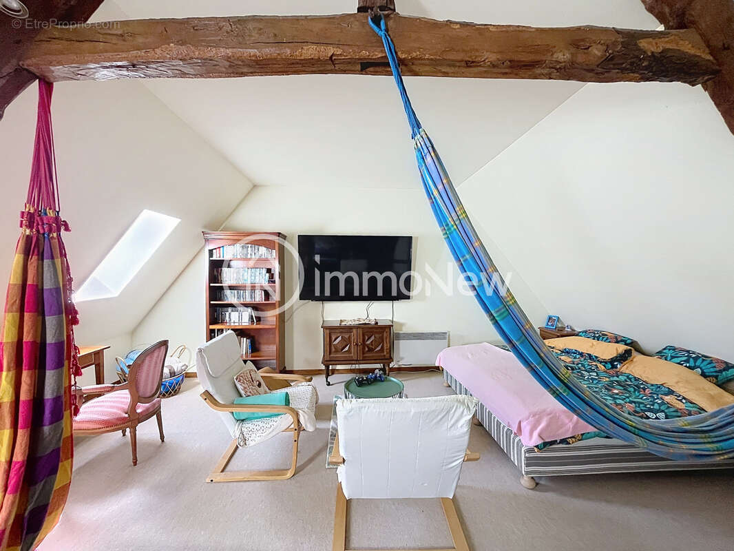 Une maison dans le bourg de SAINT JEAN LE THOMAS - photo 8
