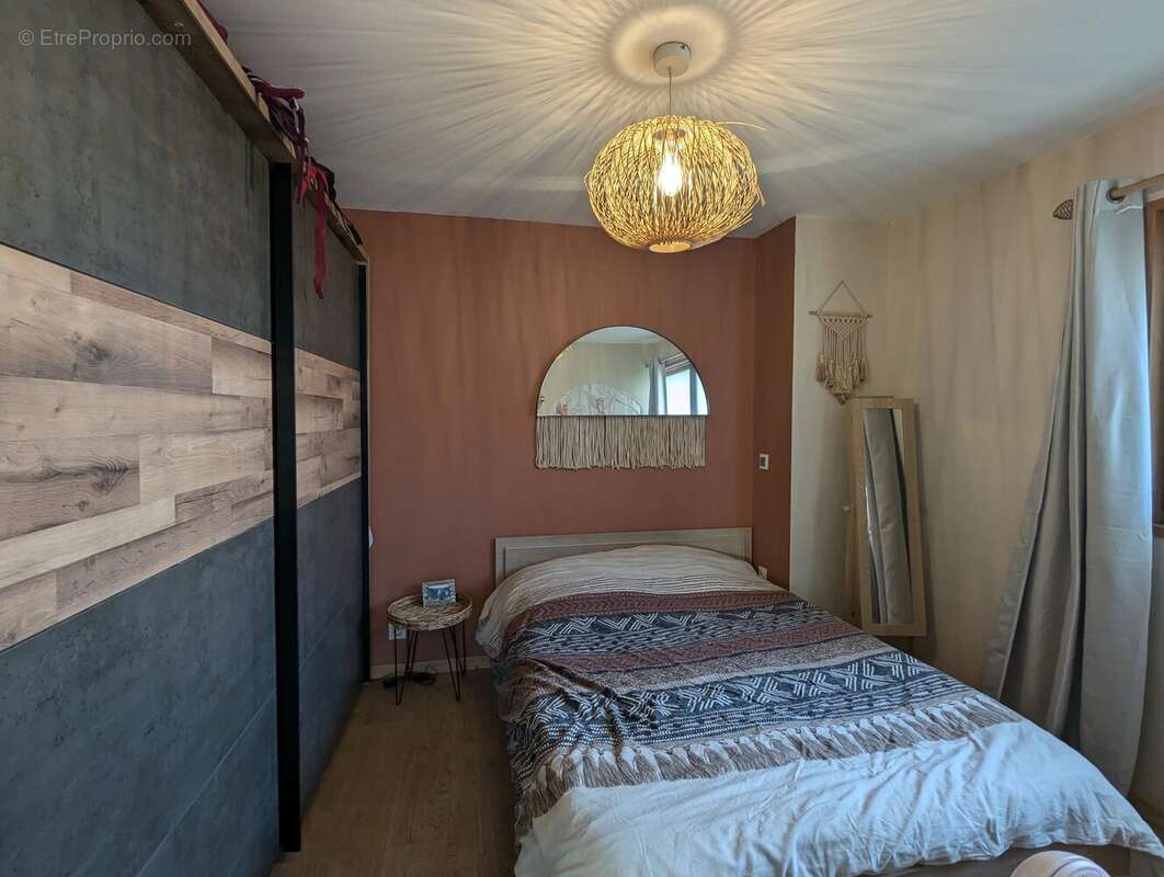 Appartement à MORILLON