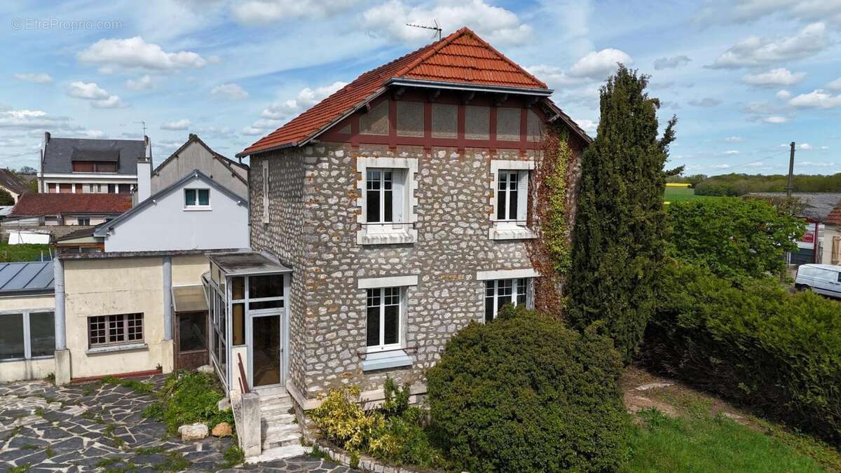 Maison à LEVES