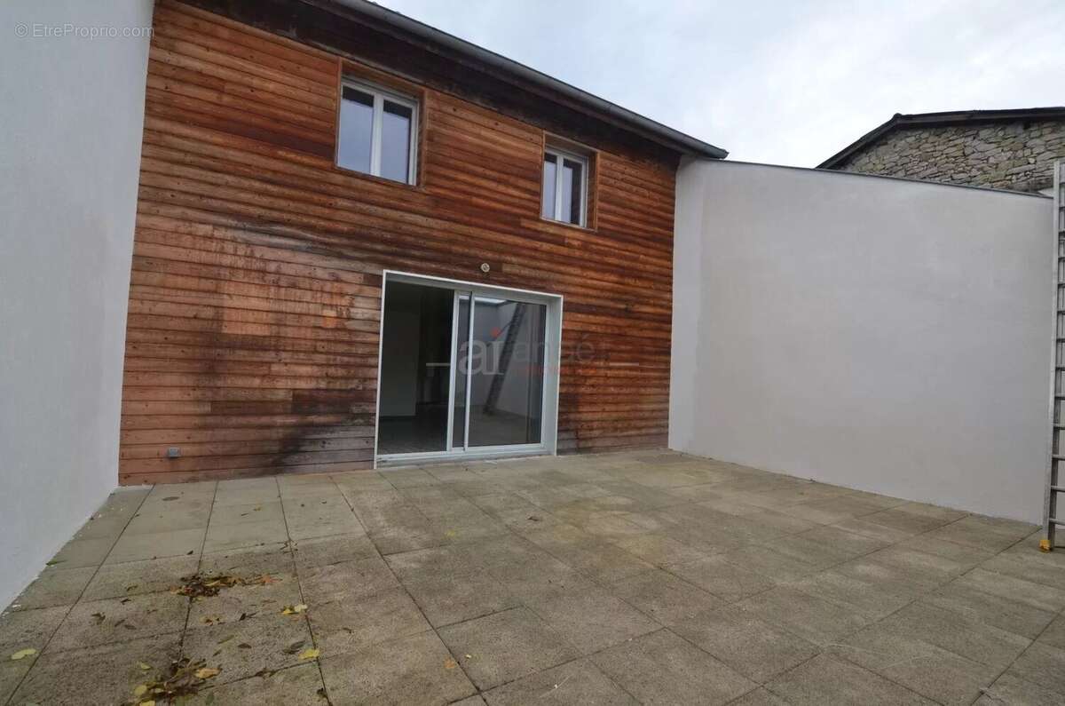 Appartement à NEUVILLE-SUR-AIN