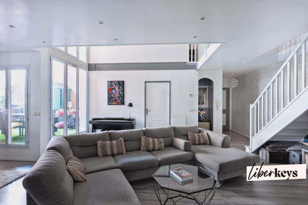 Appartement à COURBEVOIE