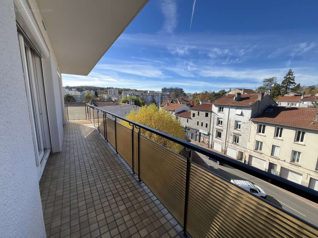 Appartement à SAINT-PRIEST-EN-JAREZ