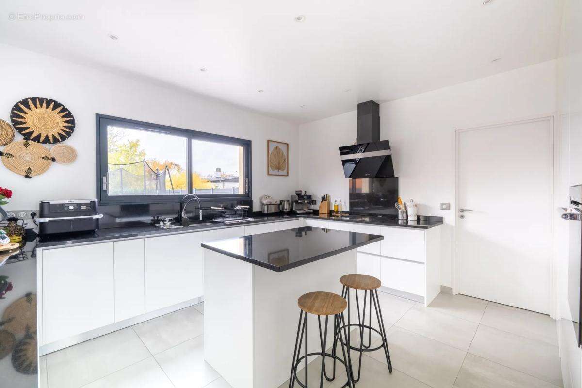 Maison à LES MUREAUX