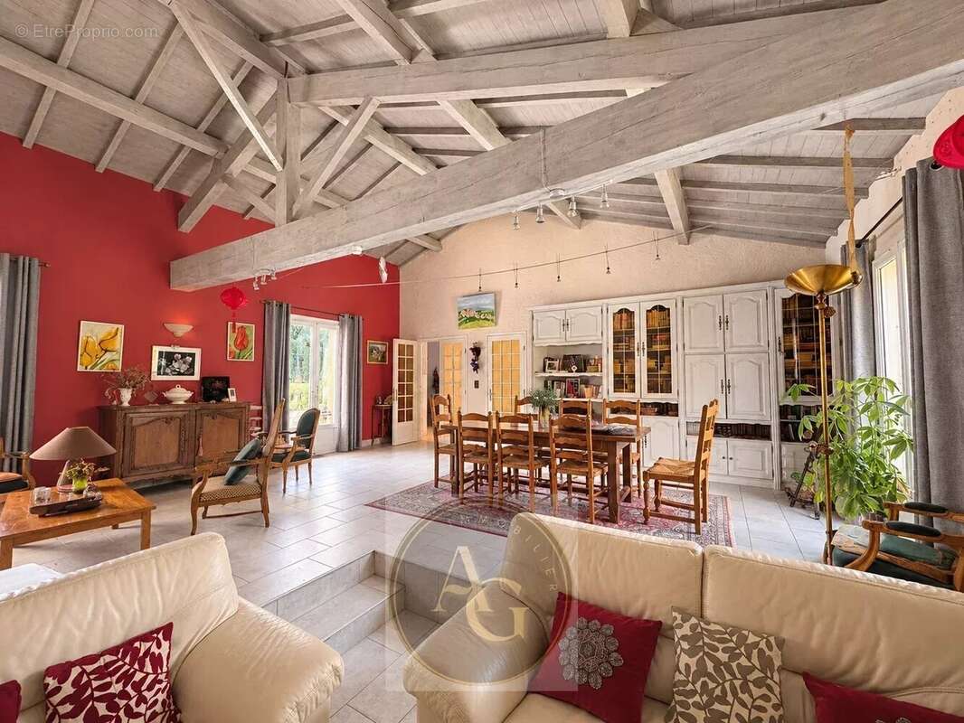 Maison T6 de 175 m² sur terrain de 2 ha avec piscine et tennis - photo 3
