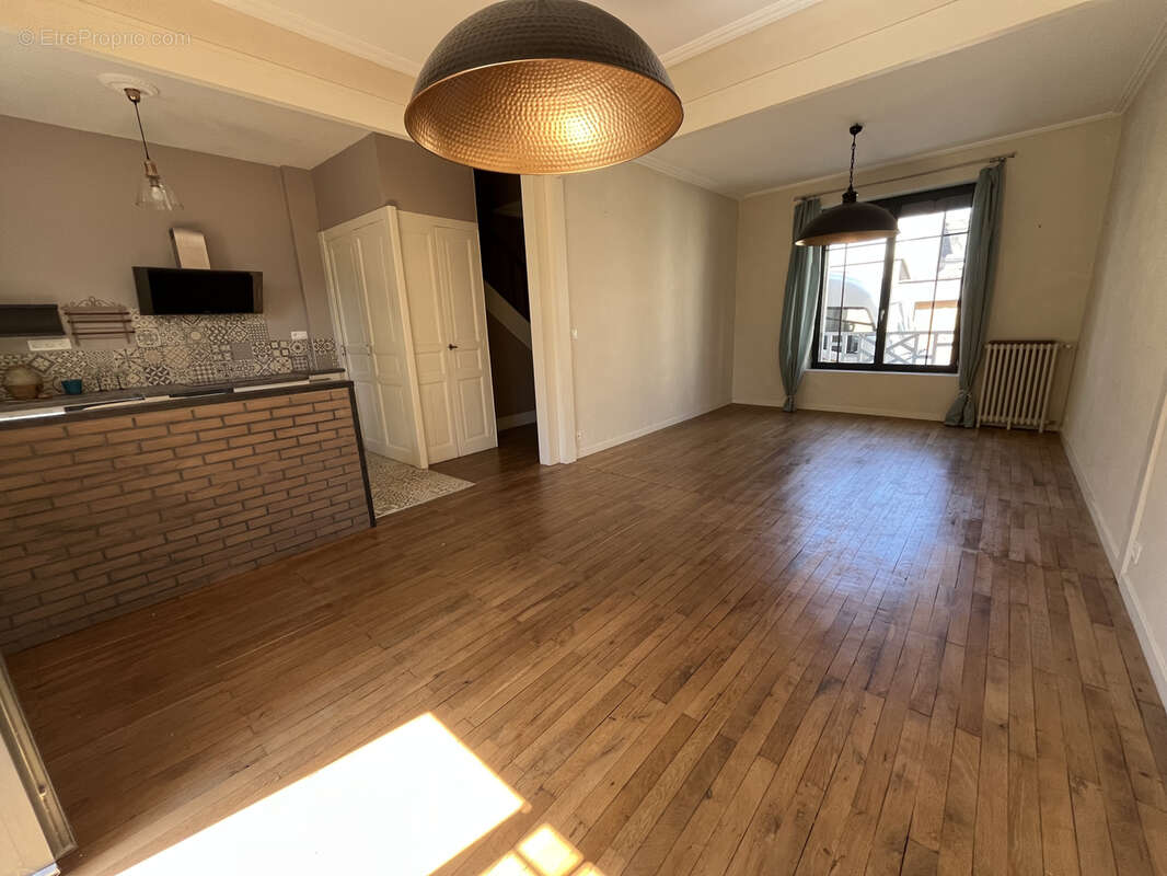 ref 108005 THOUARS centre ville . Magnifique maison de caractère de 125 m2 quatre chambres. - photo 24