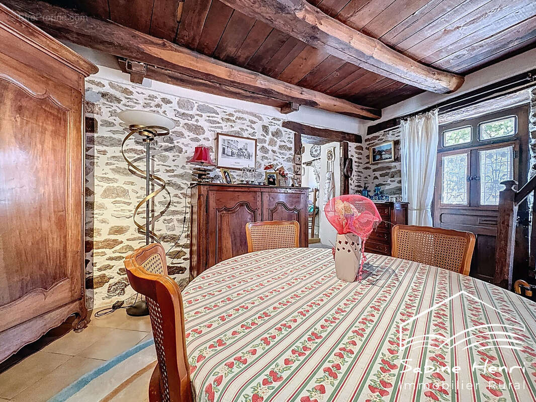 Maison à LA SALVETAT-PEYRALES