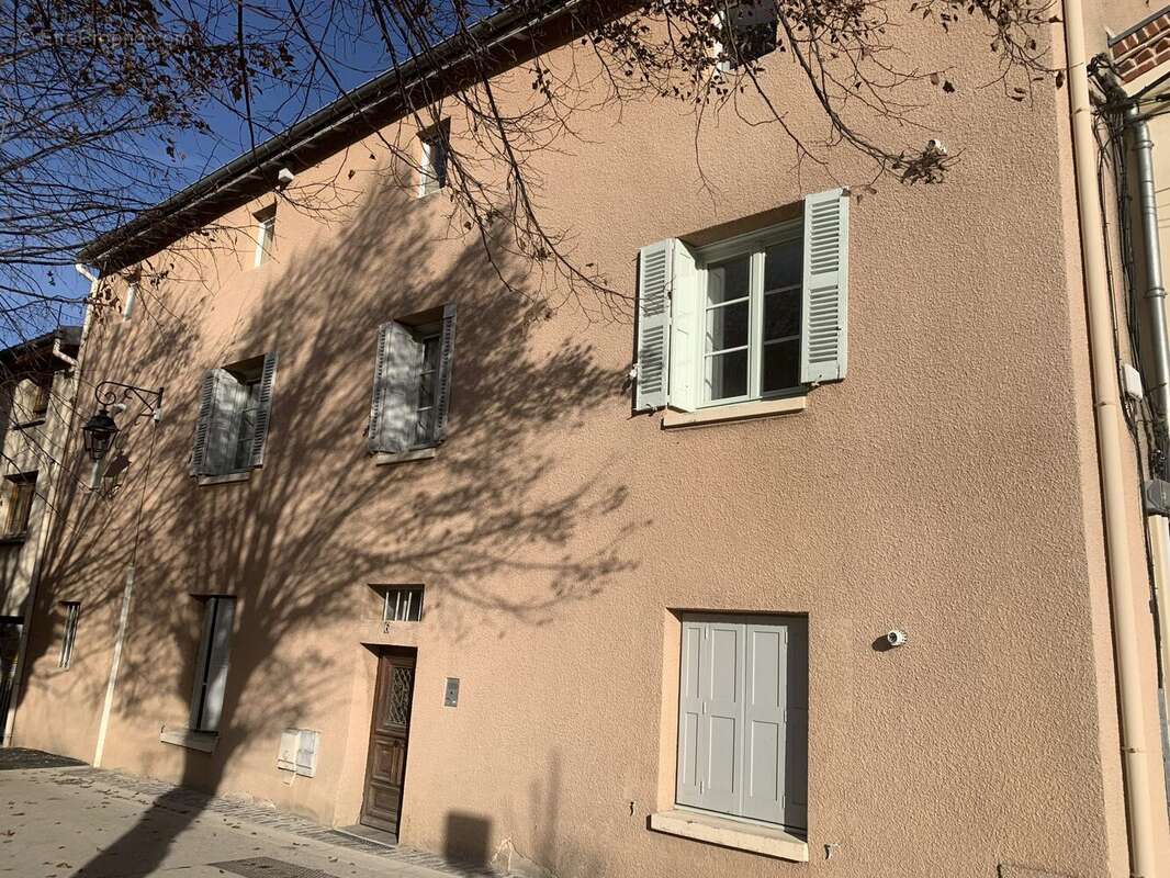 Appartement à SAINT-JUST-SAINT-RAMBERT