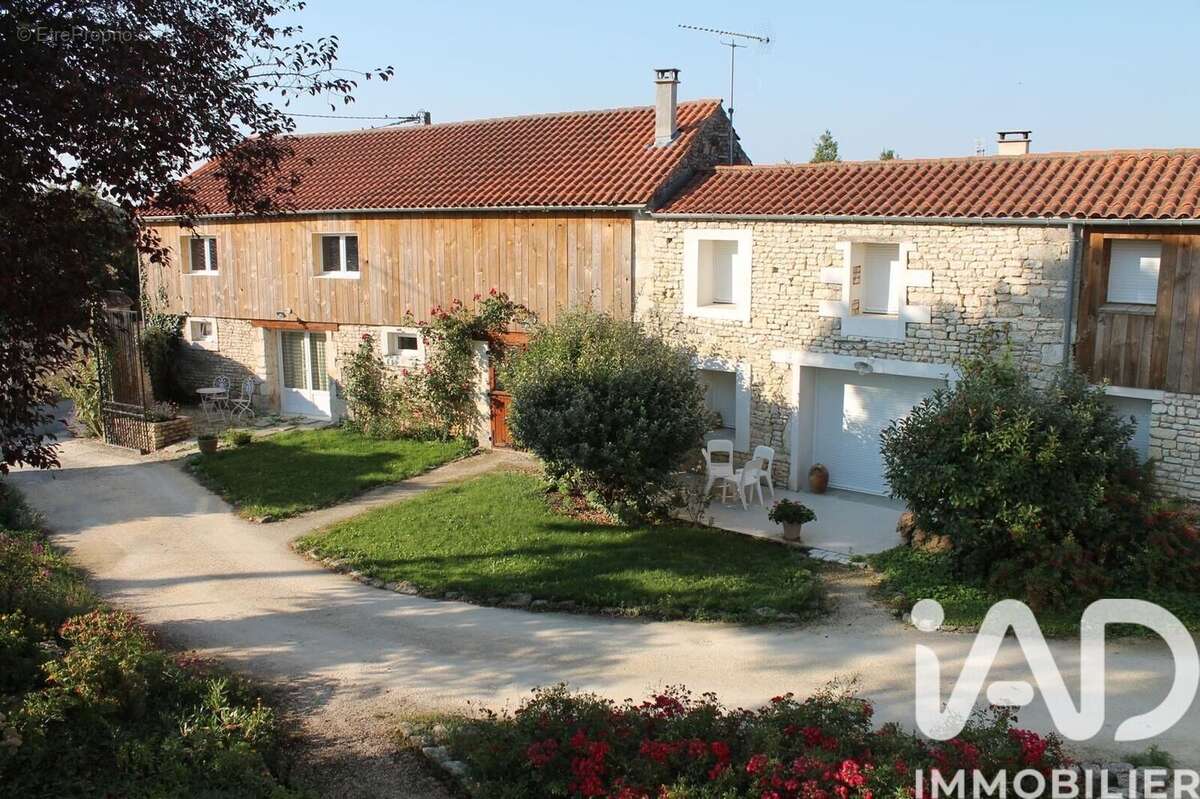 Photo 6 - Maison à LE THOU