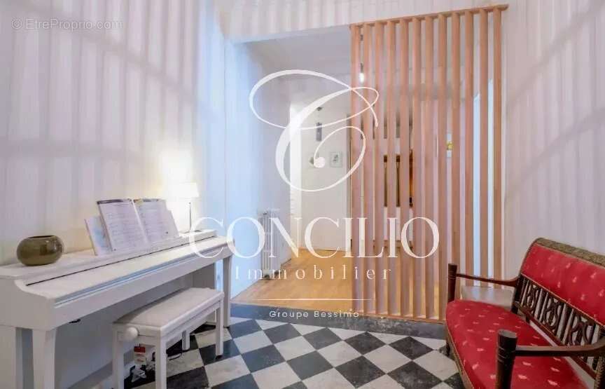 Appartement à PARIS-8E