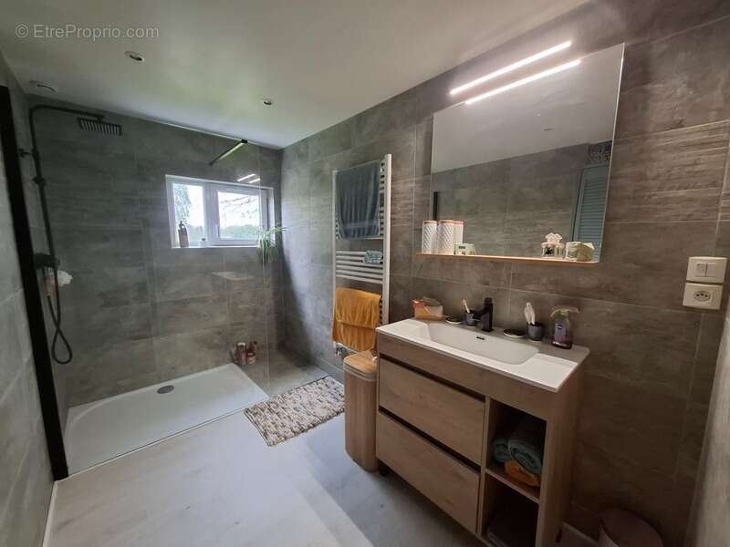 Maison à MONTREUIL-AU-HOULME