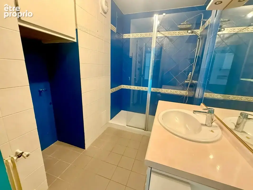 Paris 18e – Guy Môquet  Studio (balcon et cave) - photo 6
